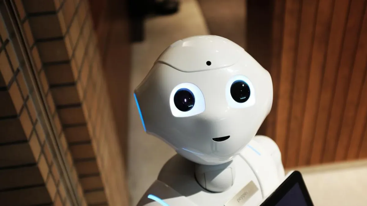Robô humanoide com tela, usado em atendimento e demonstrações
